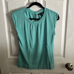 Women’ Banana Republic sleeveless light weight sweater